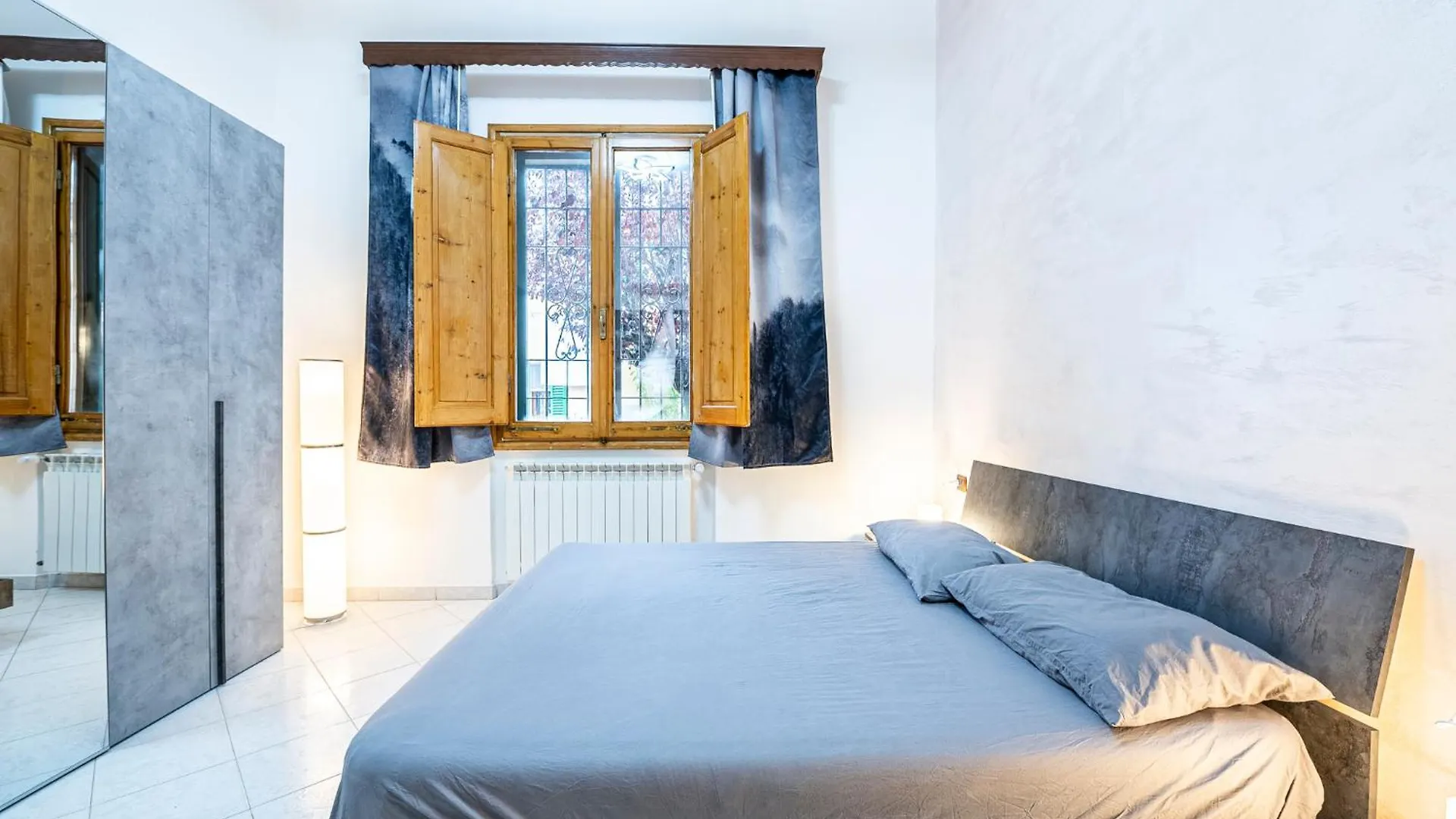 Guest house Camera 'Dolphin' - Eleganza E Tranquillita Hotel Florence Italy